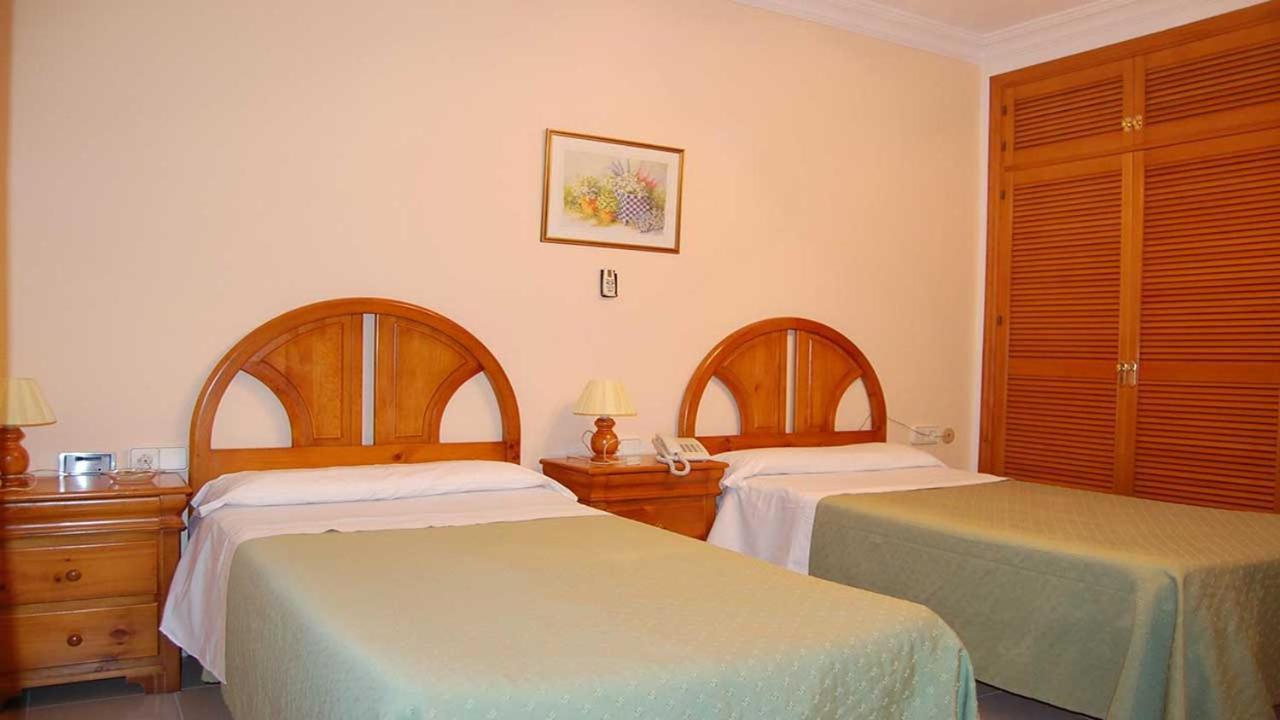 Hotel Antonio Conil โกนิล เด ลาฟรอนเตรา ภายนอก รูปภาพ